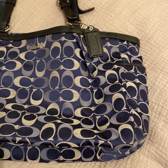 COACH vintage shoulder bag in very good condition. - Picture 5 of 15